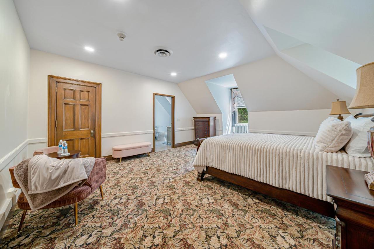 The Grandeur Estate Hotel Greensburg Exterior photo