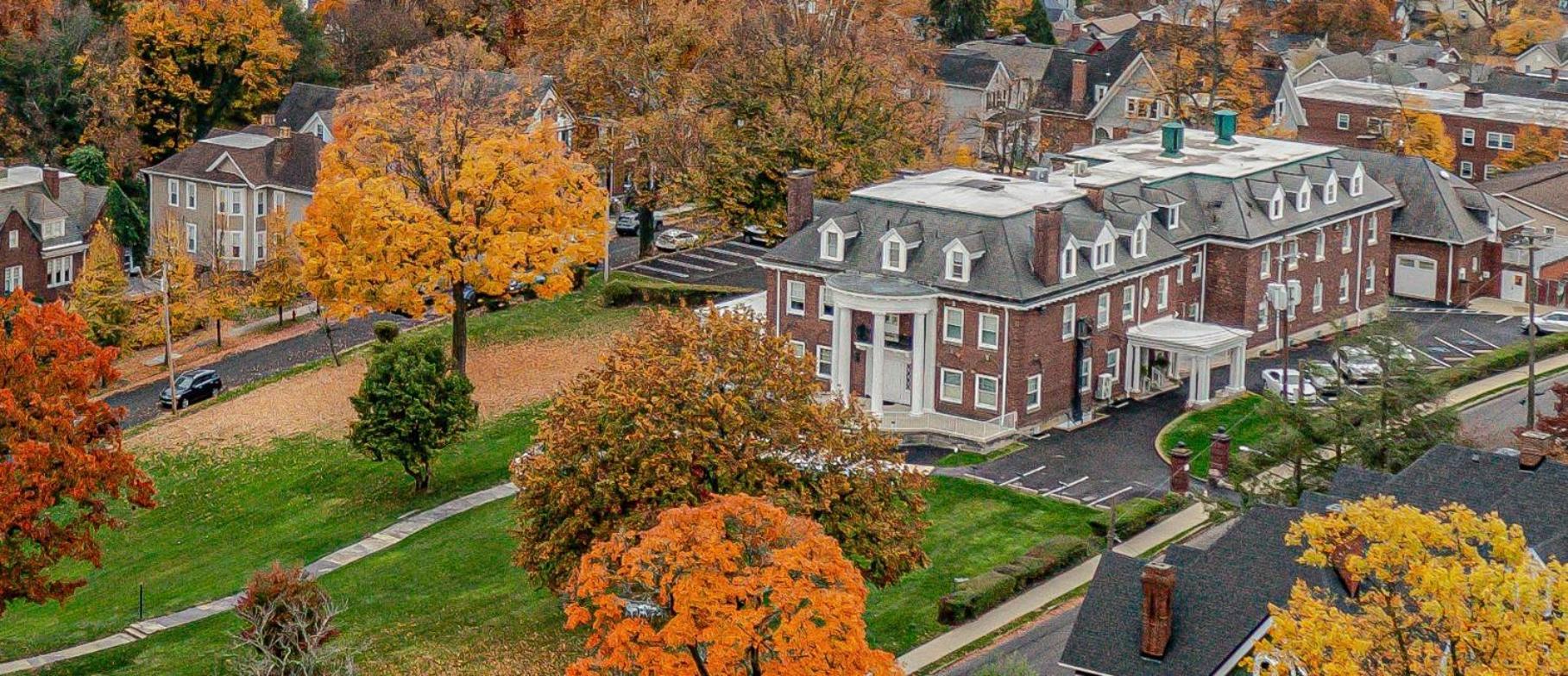 The Grandeur Estate Hotel Greensburg Exterior photo